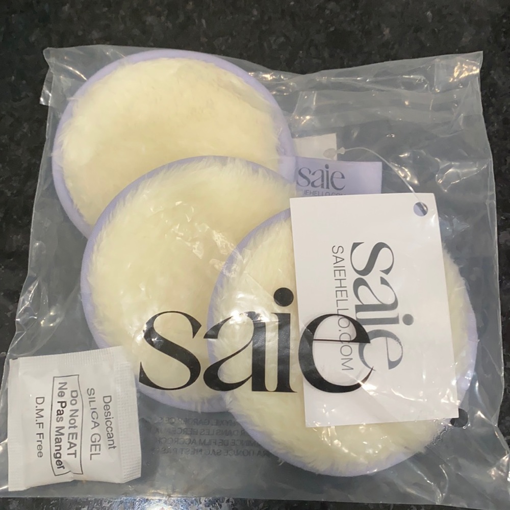 NWT Saie Reusable Makeup Rounds (3 rounds)